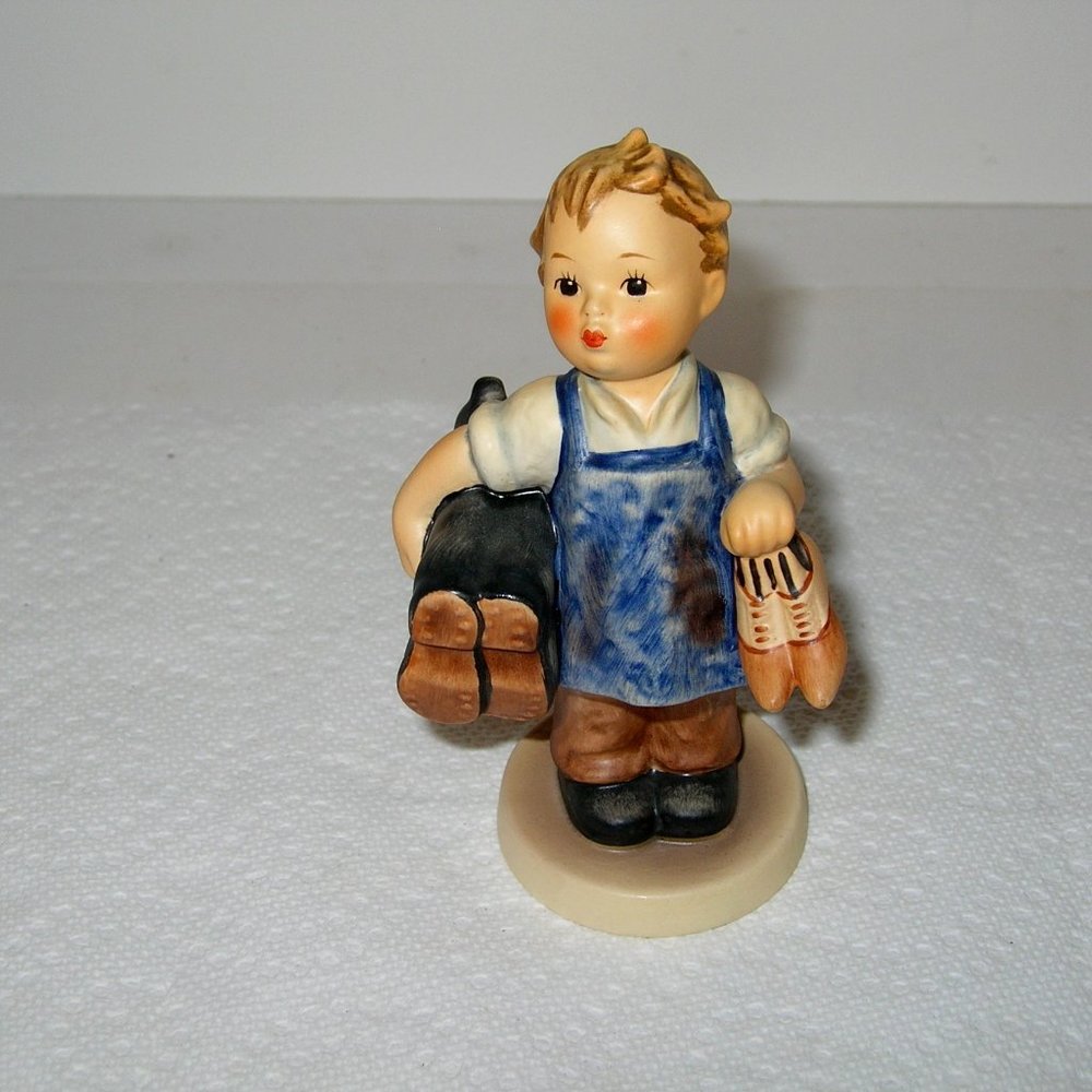 M I HUMMEL GOEBEL FIGURINE "BOOTS" 143 /0 TMK5 5" Tall GERMANY B